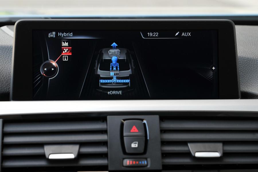  BMW ActiveHybrid 3 2012 года  (фото 10 из 102)